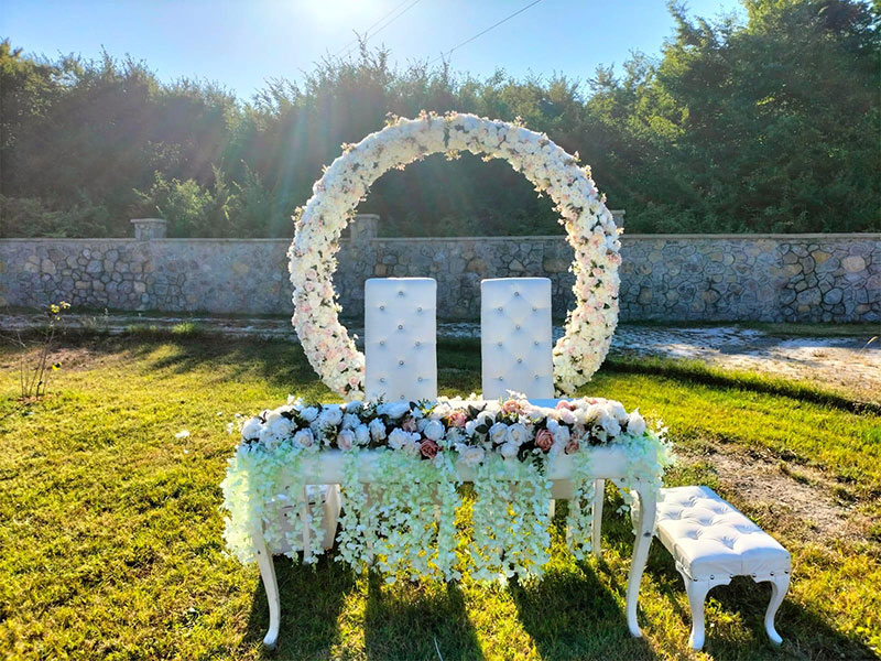Bahçede Nikah İçin Gelin Damat Masası Kiralama